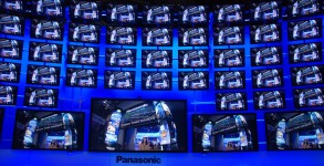 AV Blog CES2012 Panasonic Plasma Video Wall